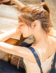 《蓝天花朵》